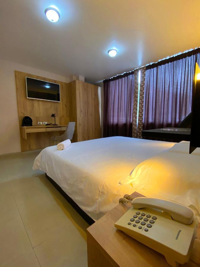 Zamora Hotel Wampushkar מראה חיצוני תמונה